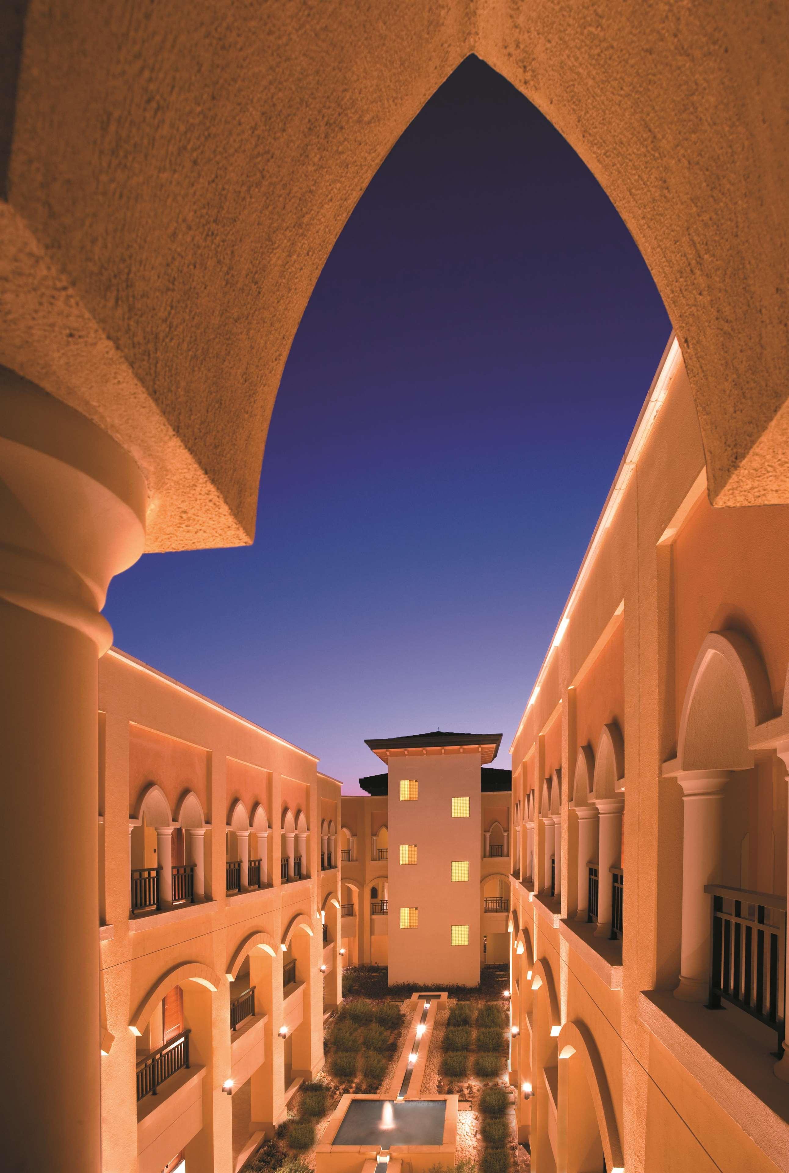 Shangri-La Hotel Apartments Qaryat Al Beri Abu Dhabi Buitenkant foto